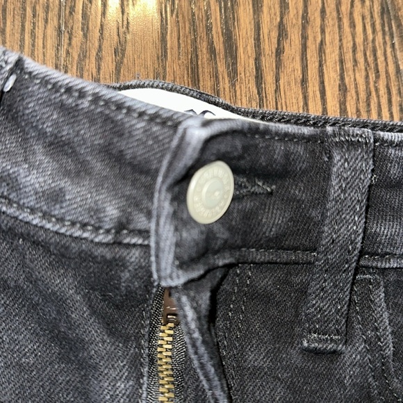 Hollister black curvy ultra high rise Mom shorts size 27 - Picture 3 of 7